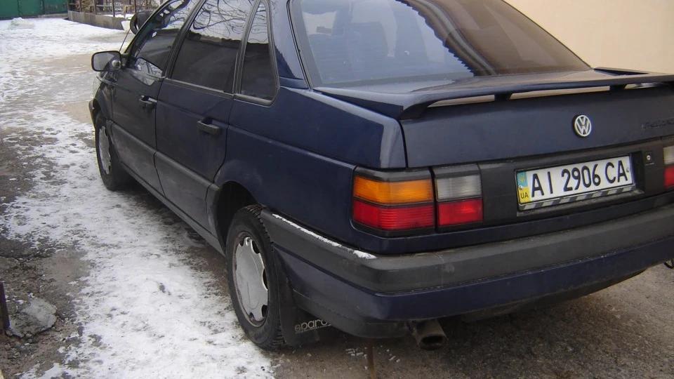 Volkswagen Passat синій пассякерує 2