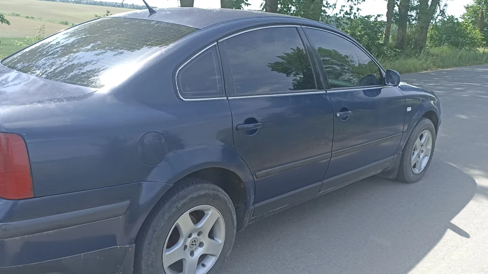 Volkswagen Passat Синій, просто синій 3