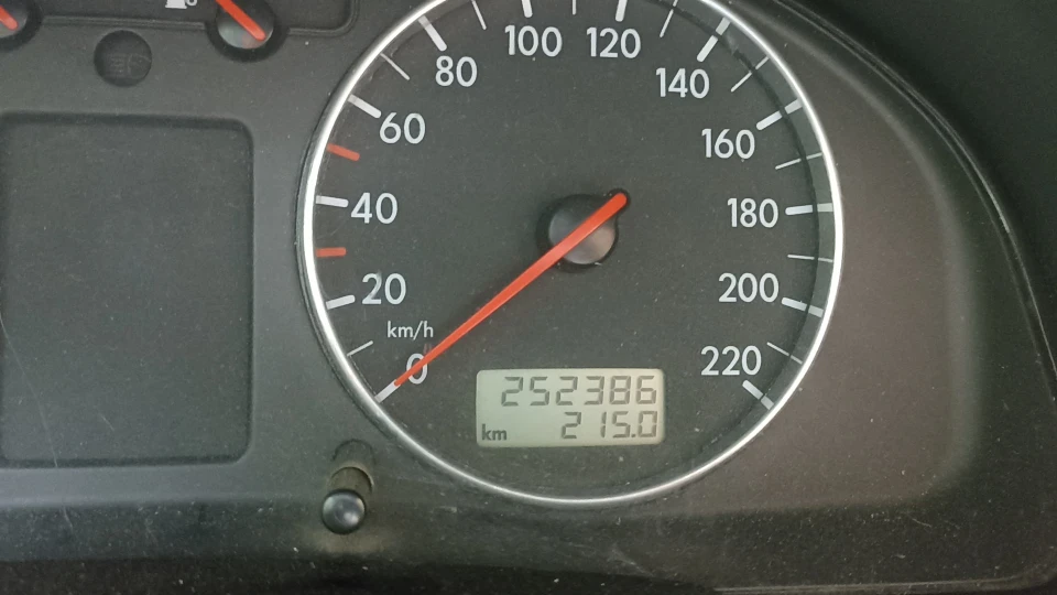 Volkswagen Passat Синій, просто синій 5