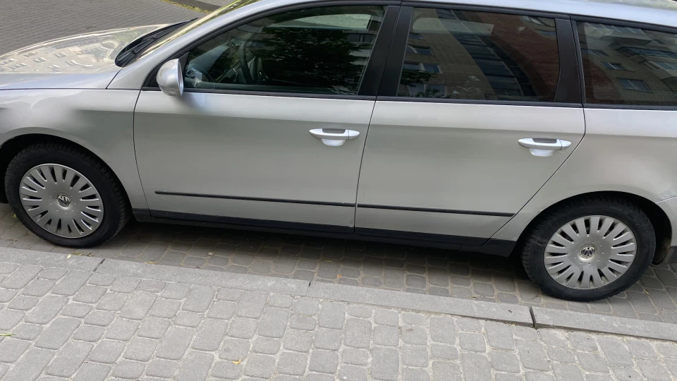 Volkswagen Passat Universal pictures 2