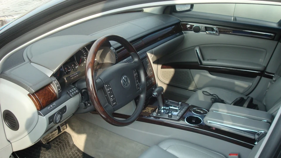 Volkswagen Phaeton 2