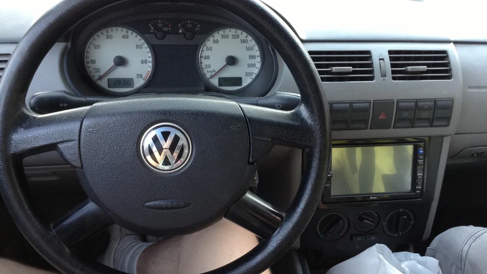 Volkswagen Pointer 1.8 -___- 2