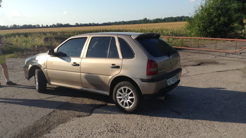 Volkswagen Pointer 1.8 -___- 3