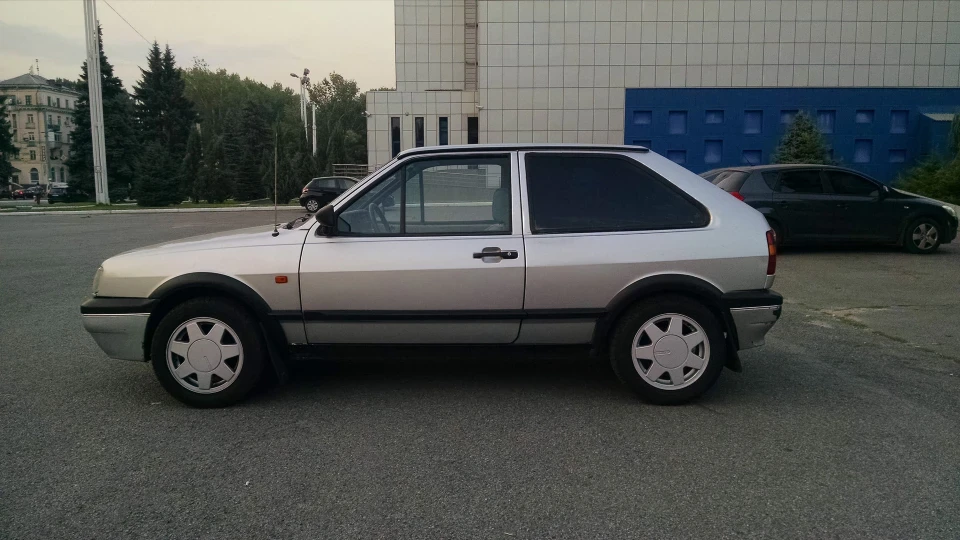 Volkswagen Polo Hatchback 2