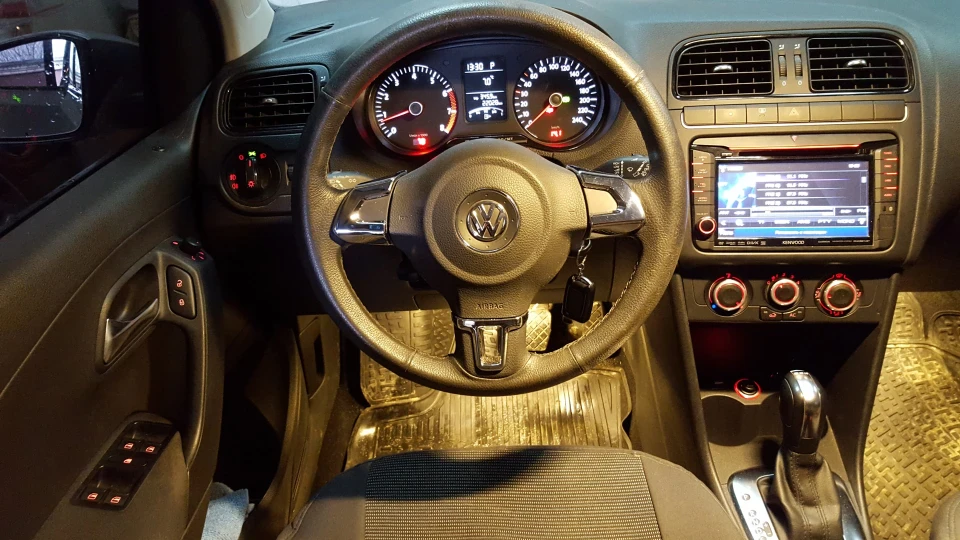 Volkswagen Polo Hatchback 2