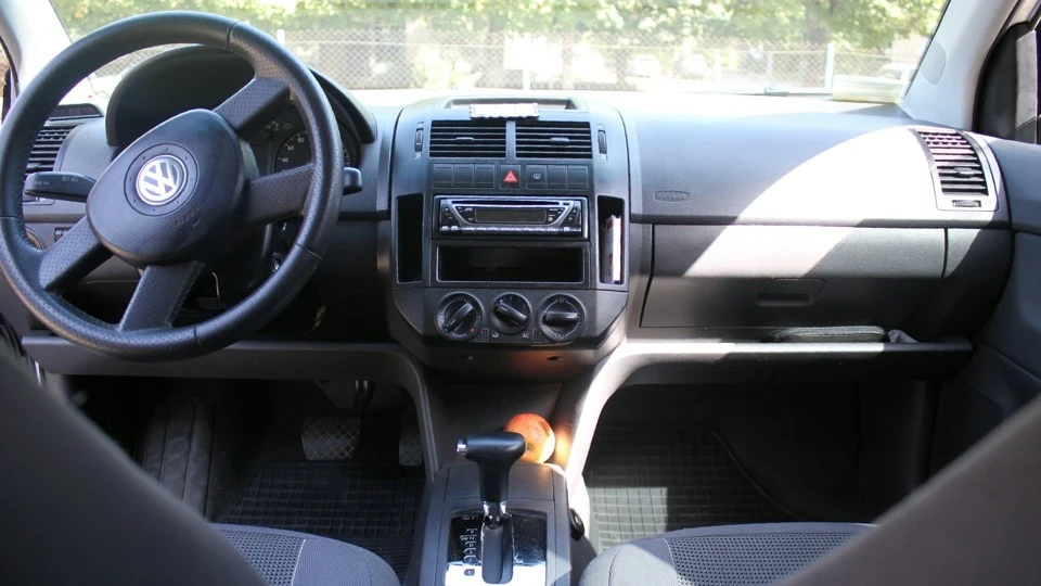 Volkswagen Polo Hatchback 2