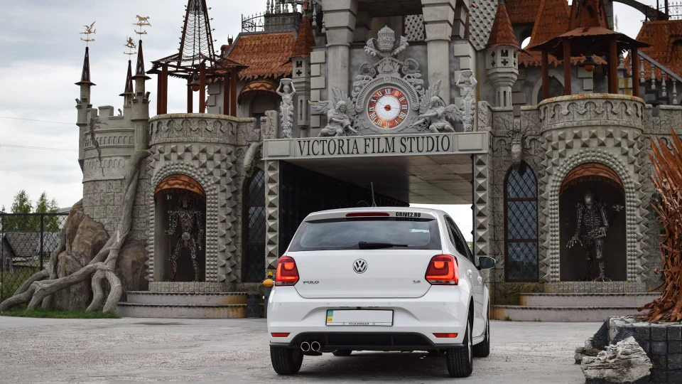 Volkswagen Polo Hatchback 1.4 dsg 2