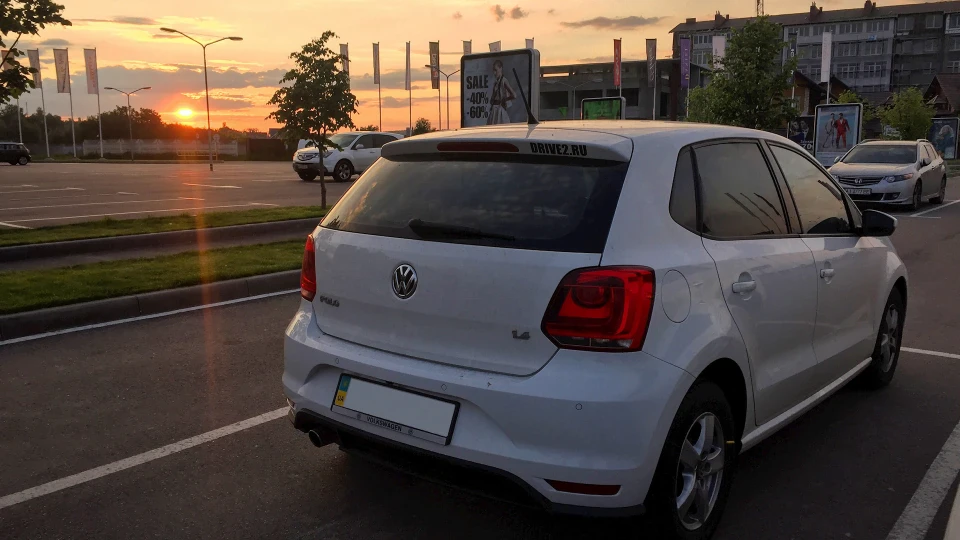 Volkswagen Polo Hatchback 1.4 dsg 4