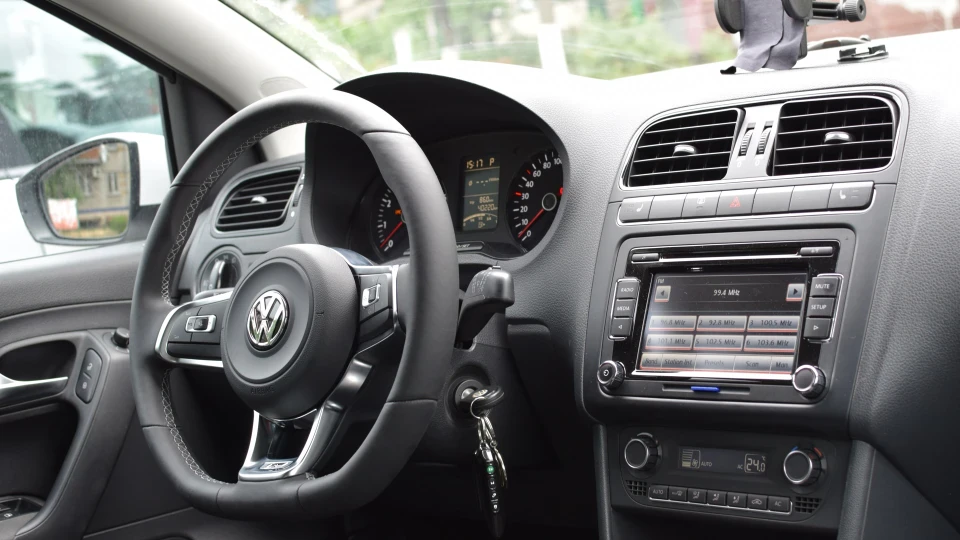 Volkswagen Polo Hatchback 1.4 dsg 5