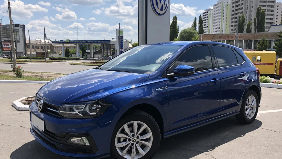 Volkswagen Polo Hatchback 2G R-line Reef Blue 4