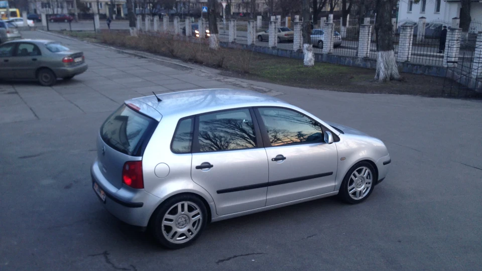 Volkswagen Polo Hatchback 9n 2