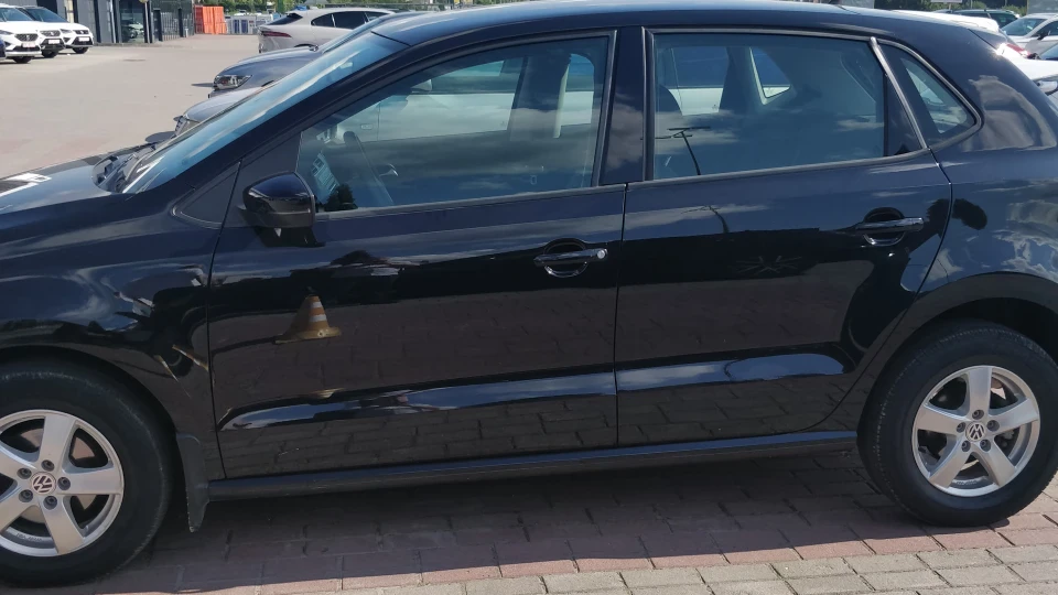 Volkswagen Polo Hatchback Чорний металік 4