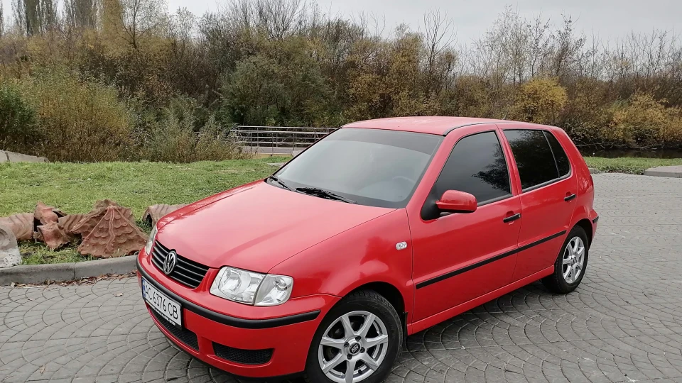Volkswagen Polo Hatchback Яскравий 2