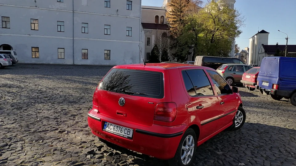Volkswagen Polo Hatchback Яскравий 4