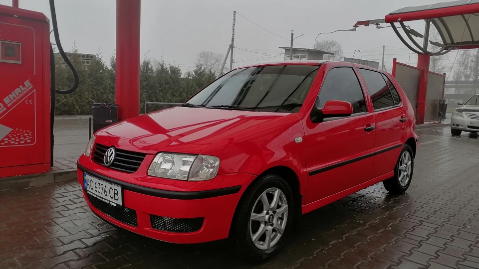 Volkswagen Polo Hatchback Яскравий 5
