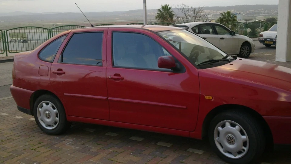 Volkswagen Polo Hatchback Червоний лак. 2