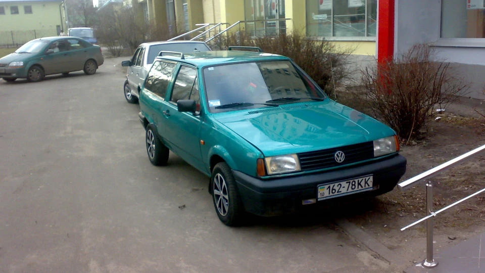 Volkswagen Polo Hatchback маленький жук