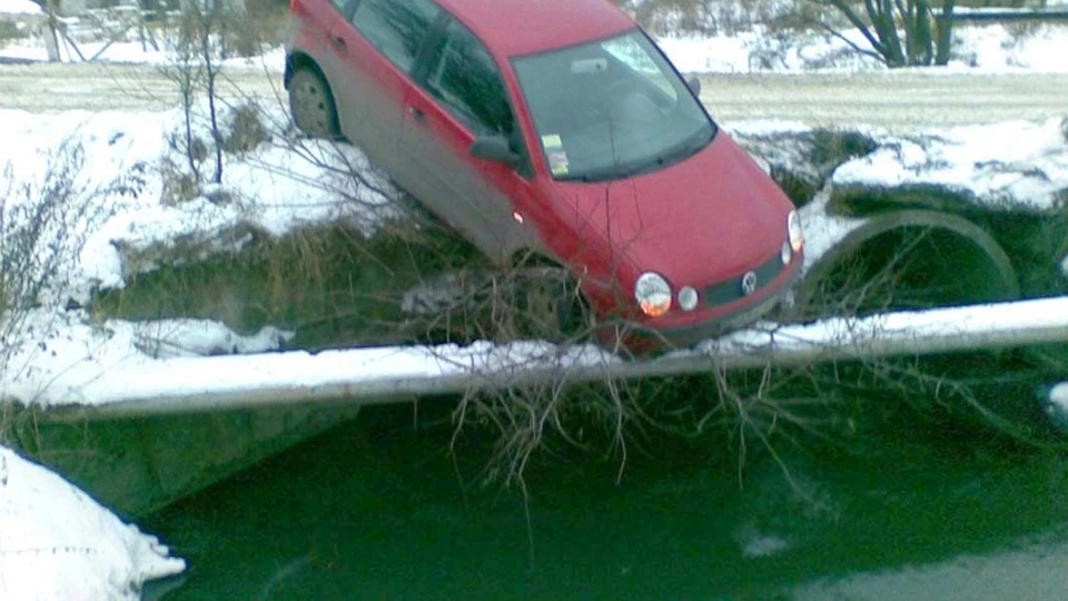 Volkswagen Polo Hatchback RED-Sport :)