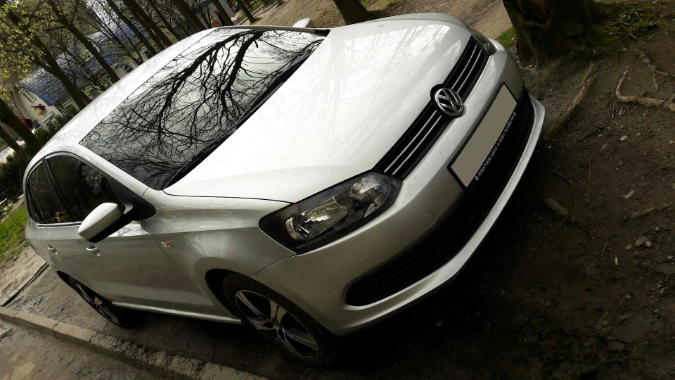 Volkswagen Polo Sedan 3