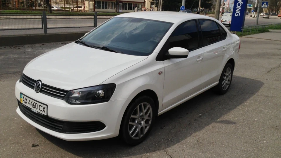 Volkswagen Polo Sedan 4