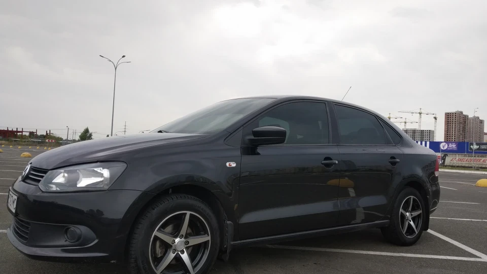 Volkswagen Polo Sedan 2