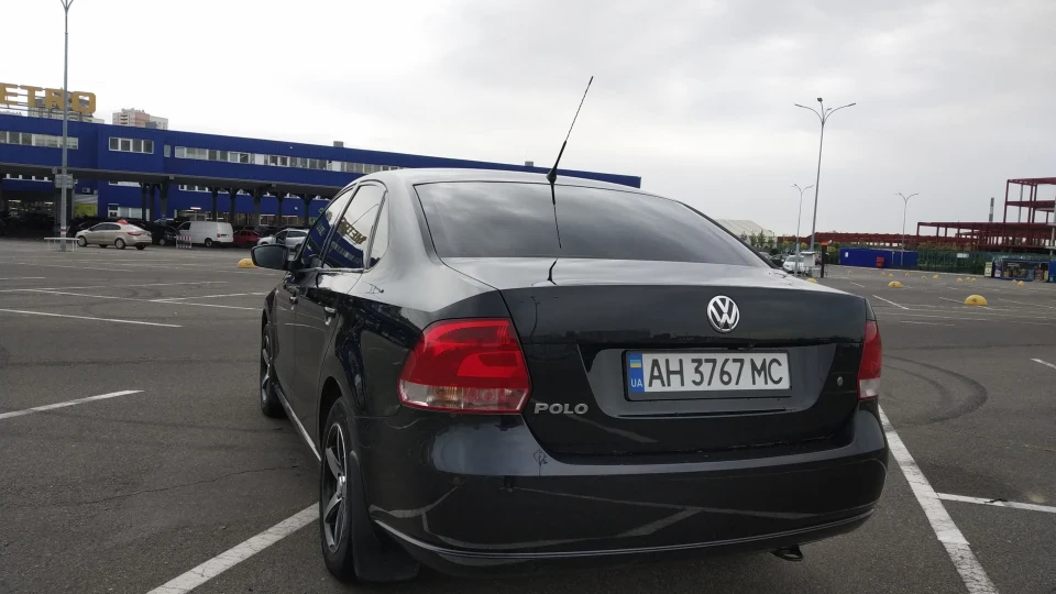 Volkswagen Polo Sedan 3