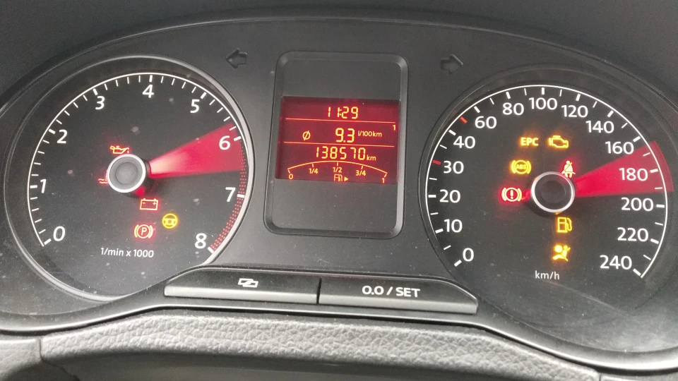 Volkswagen Polo Sedan 5