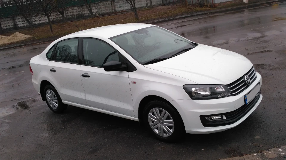 Volkswagen Polo Sedan 2