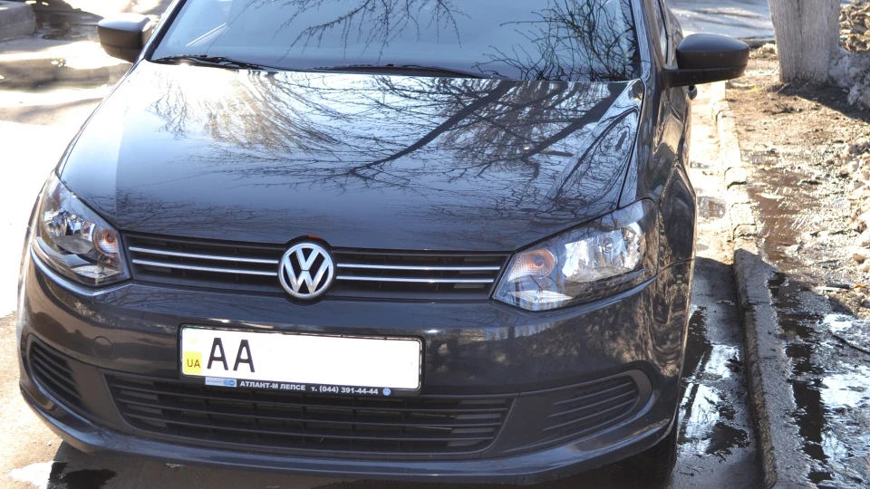 Volkswagen Polo Sedan 3