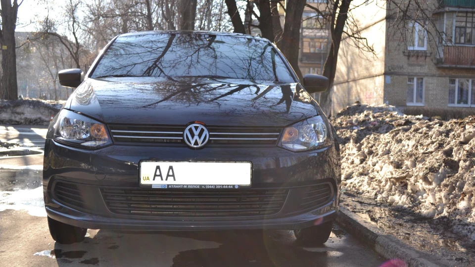 Volkswagen Polo Sedan 4
