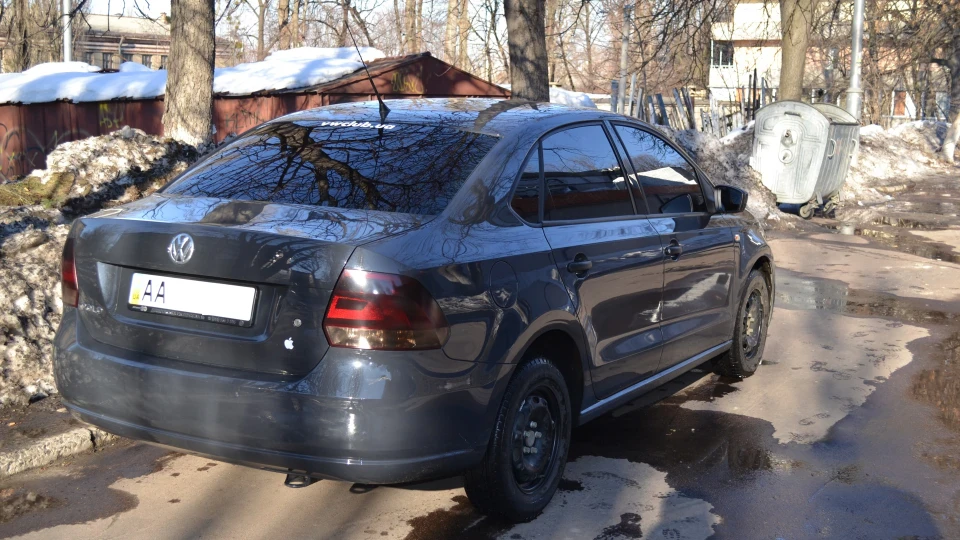 Volkswagen Polo Sedan 5