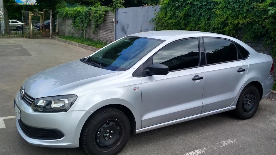 Volkswagen Polo Sedan 3