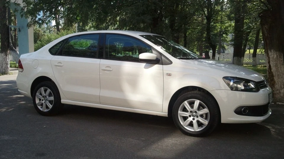 Volkswagen Polo Sedan 3