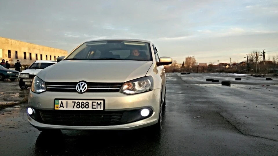 Volkswagen Polo Sedan 3