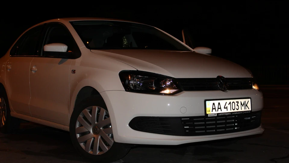 Volkswagen Polo Sedan 3