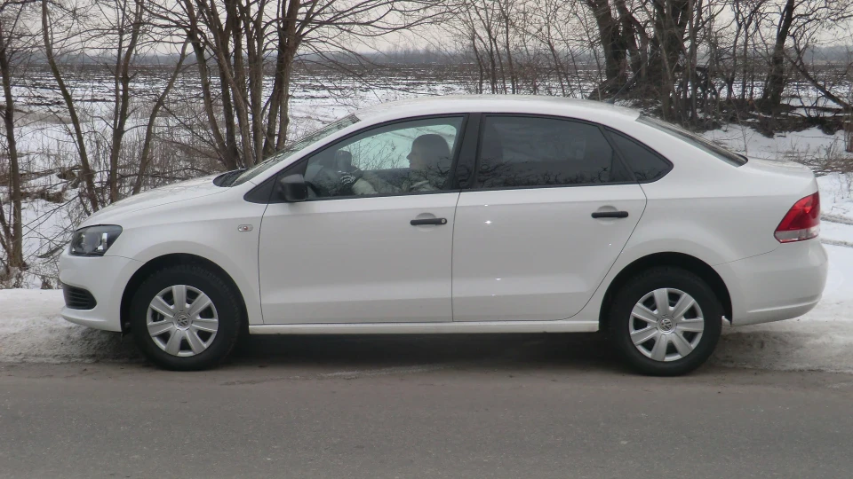 Volkswagen Polo Sedan 4