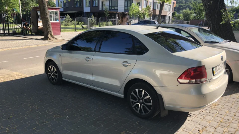 Volkswagen Polo Sedan 5
