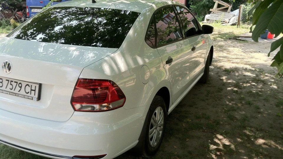 Volkswagen Polo Sedan 3