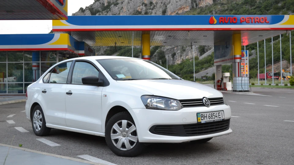Volkswagen Polo Sedan 3