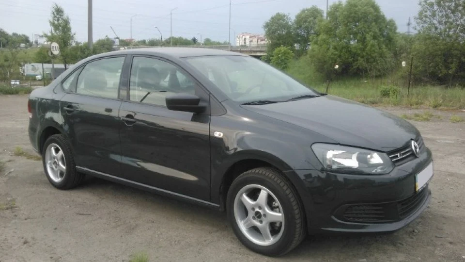 Volkswagen Polo Sedan 2