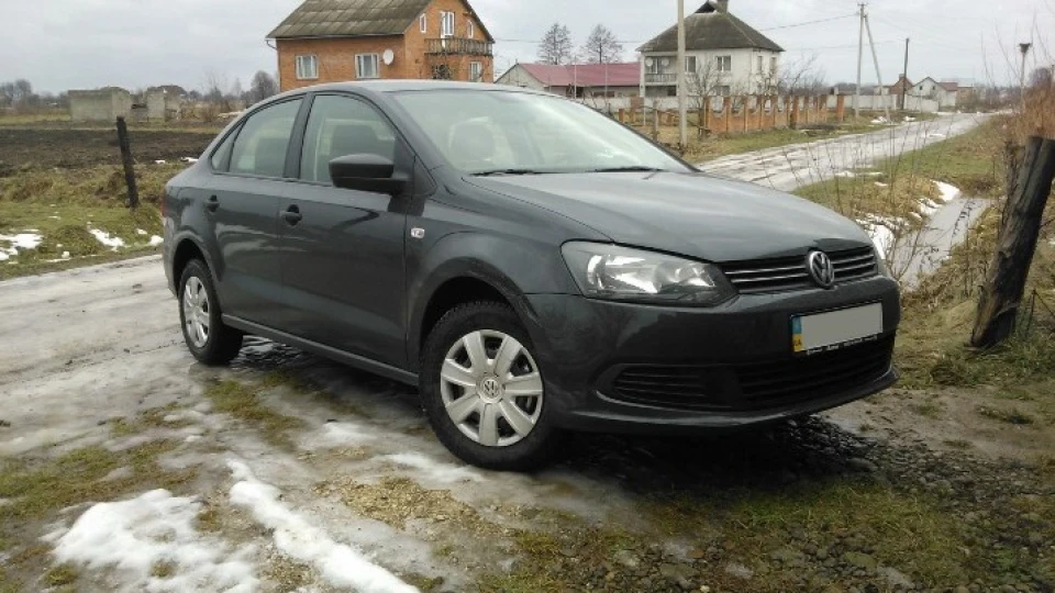 Volkswagen Polo Sedan 3