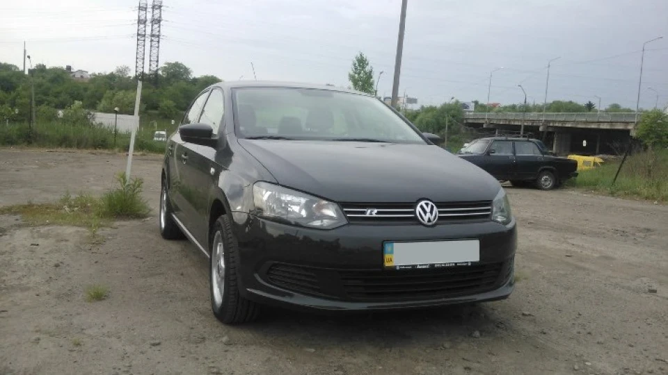 Volkswagen Polo Sedan 4