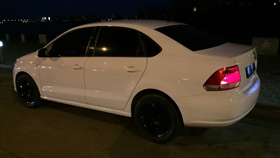 Volkswagen Polo Sedan 2