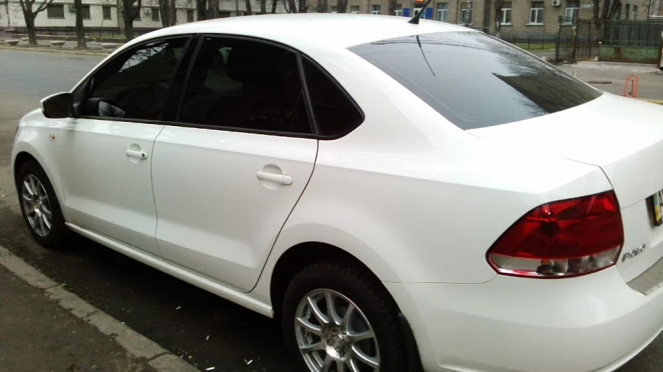 Volkswagen Polo Sedan 2