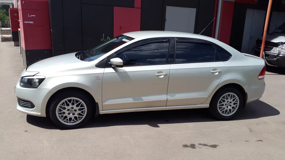 Volkswagen Polo Sedan 2