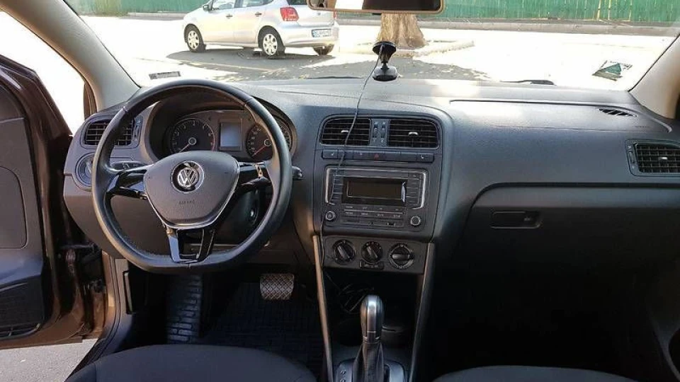 Volkswagen Polo Sedan 1.6 AT 2