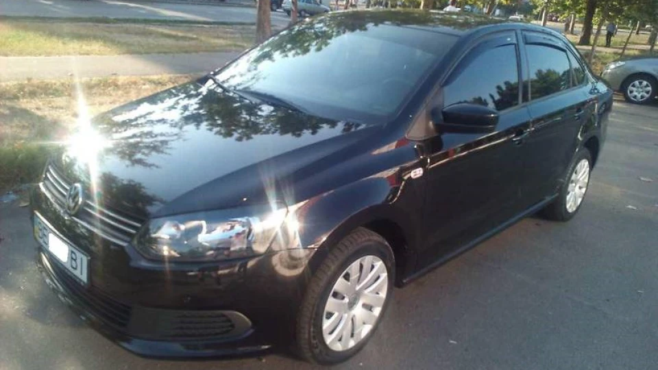 Volkswagen Polo Sedan 1.6 Deep Black 16V 2