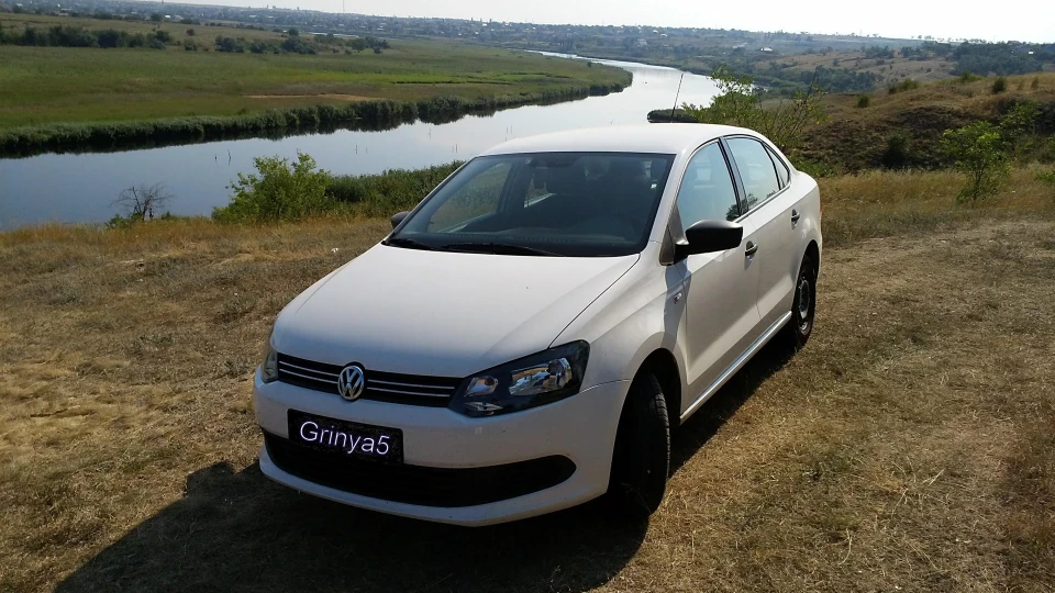 Volkswagen Polo Sedan Білий 2