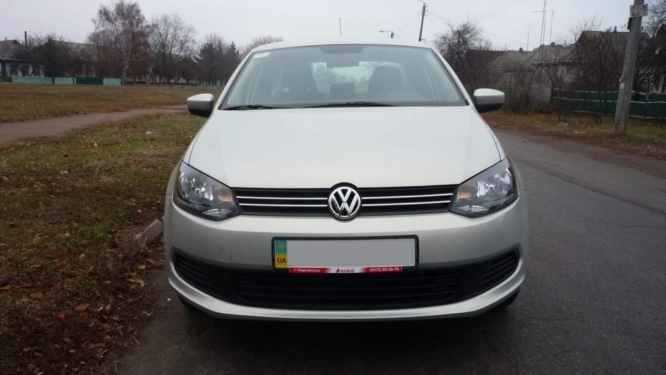 Volkswagen Polo Sedan бежевий металік 2