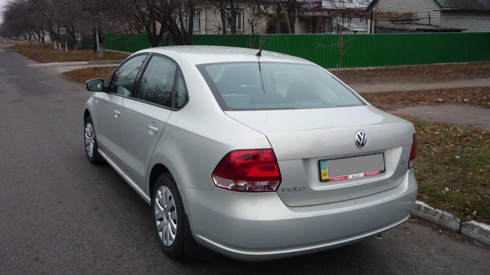 Volkswagen Polo Sedan бежевий металік 3